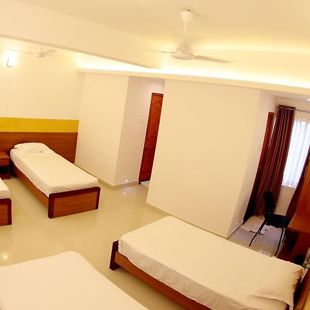 Roopmahal Hotell Thiruvananthapuram Exteriör bild