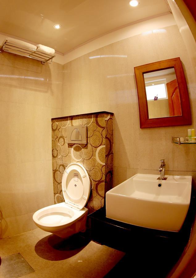 Roopmahal Hotell Thiruvananthapuram Exteriör bild