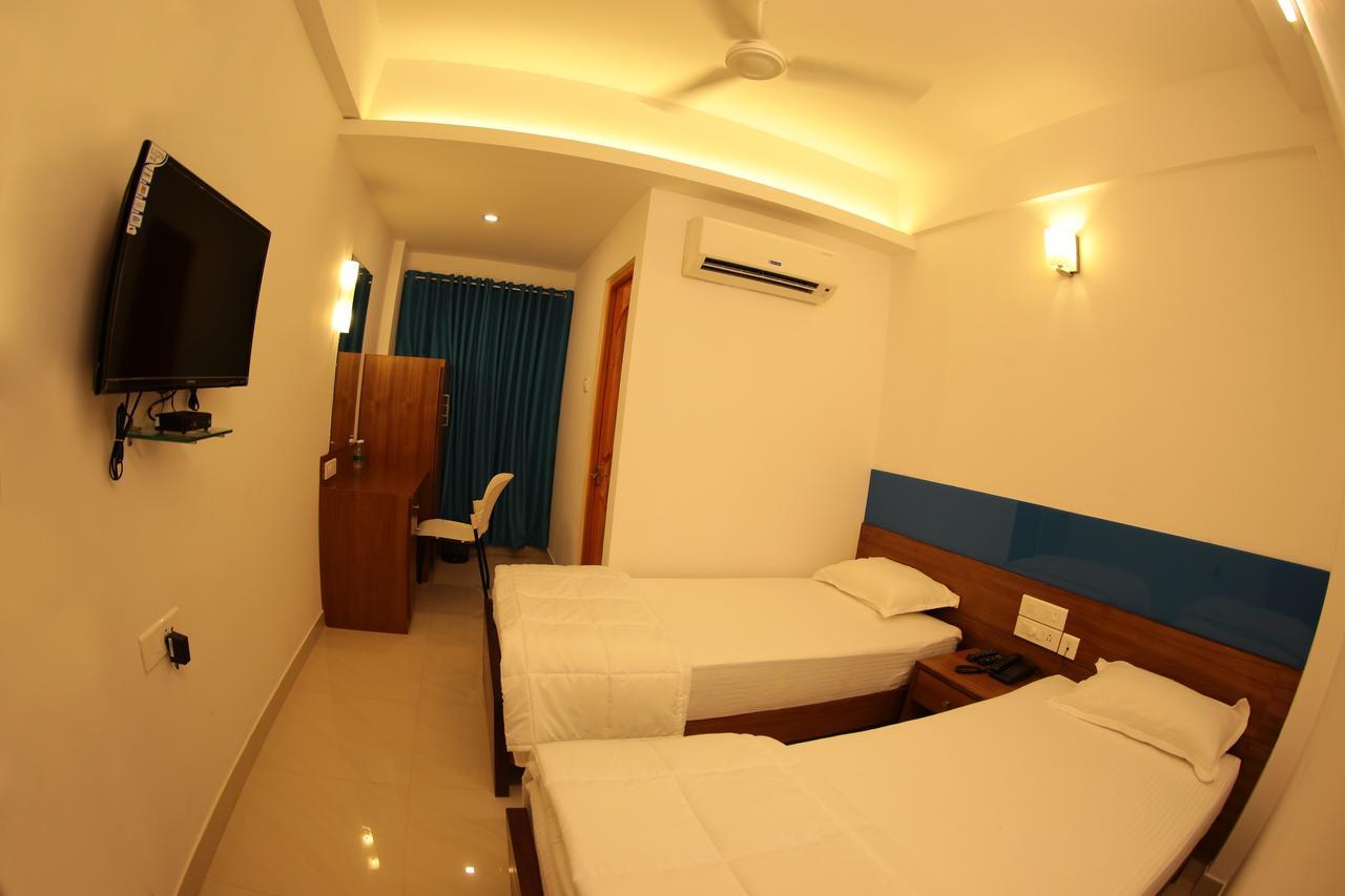 Roopmahal Hotell Thiruvananthapuram Exteriör bild