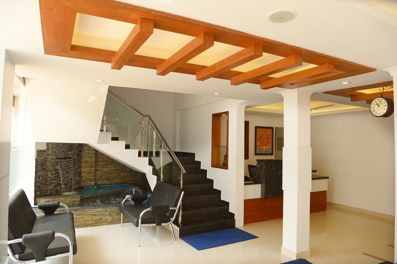 Roopmahal Hotell Thiruvananthapuram Exteriör bild