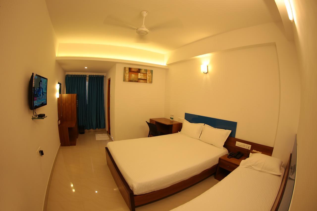Roopmahal Hotell Thiruvananthapuram Exteriör bild
