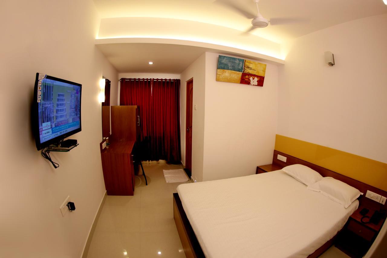 Roopmahal Hotell Thiruvananthapuram Exteriör bild