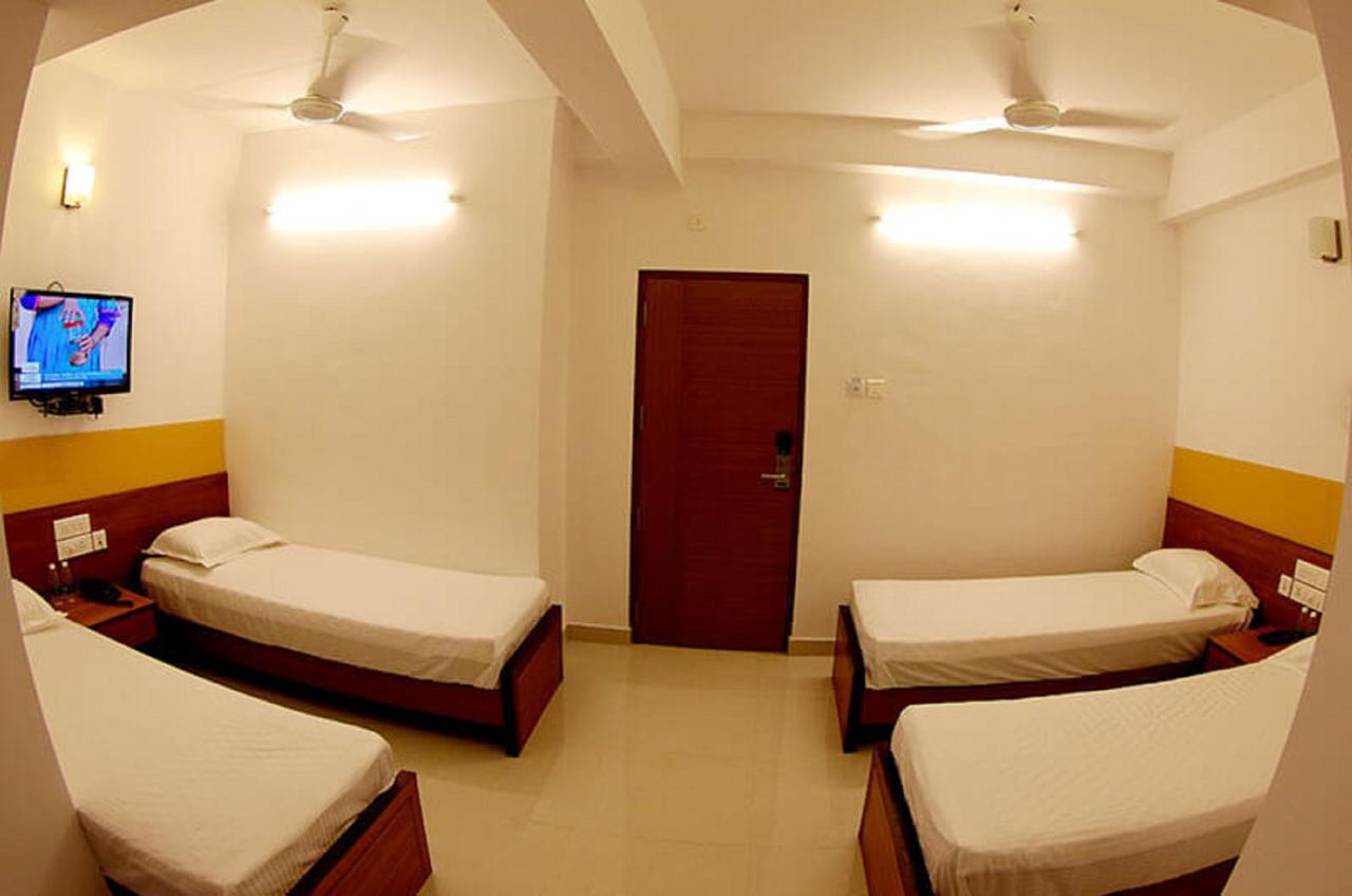 Roopmahal Hotell Thiruvananthapuram Exteriör bild