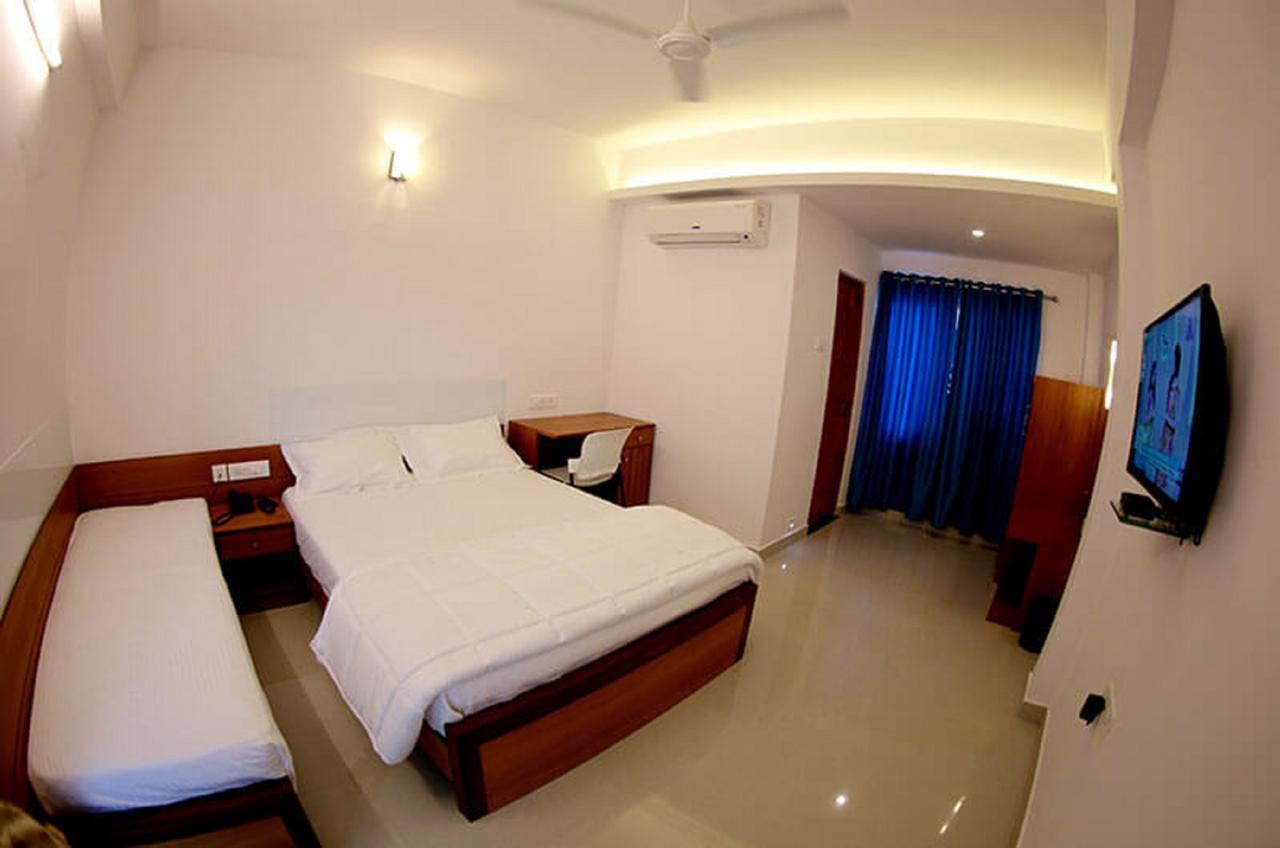Roopmahal Hotell Thiruvananthapuram Exteriör bild
