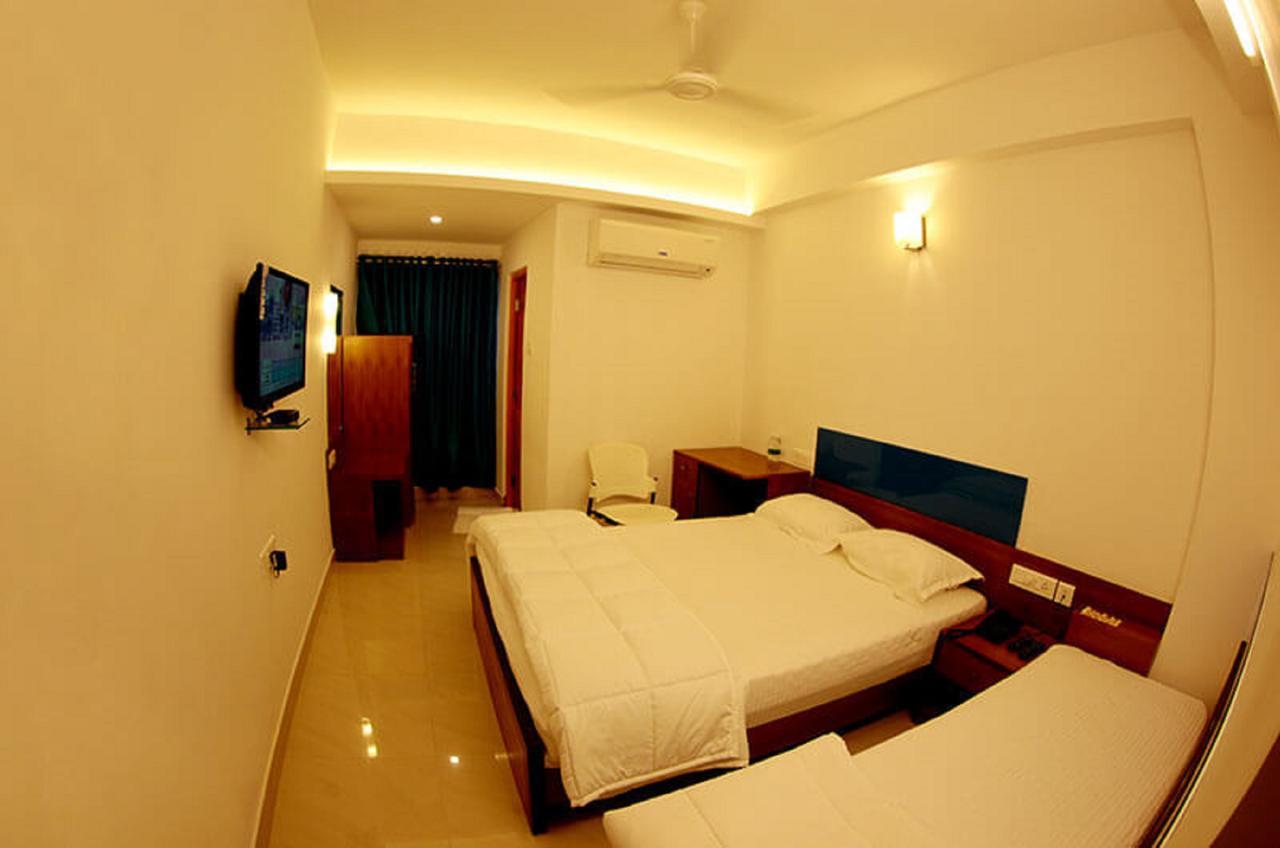 Roopmahal Hotell Thiruvananthapuram Exteriör bild