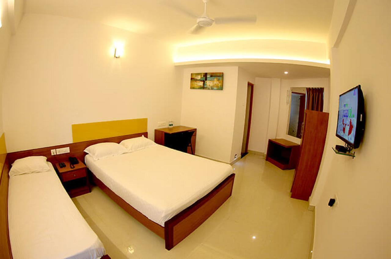 Roopmahal Hotell Thiruvananthapuram Exteriör bild