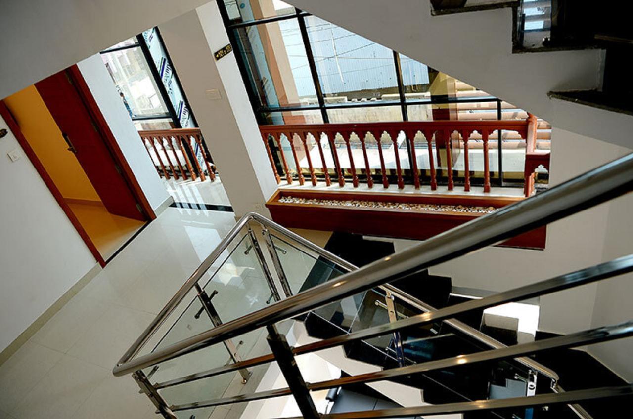 Roopmahal Hotell Thiruvananthapuram Exteriör bild