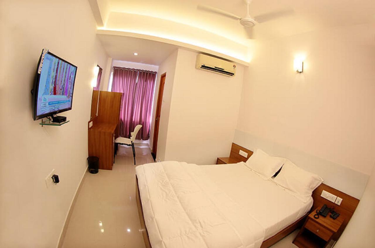 Roopmahal Hotell Thiruvananthapuram Exteriör bild